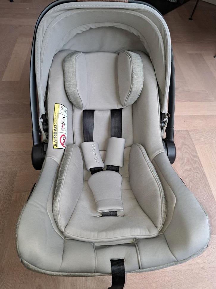 Nuna PIPA Next met BASE next, Kinderen en Baby's, Autostoeltjes, Zo goed als nieuw, Overige merken, 0 t/m 13 kg, Autogordel of Isofix