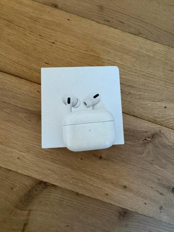 Te koop: AirPods Pro 2 – defecte batterij – voor onderdelen beschikbaar voor biedingen