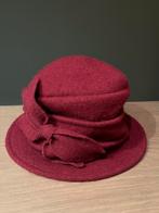 Gaaf wollen bordeauxrood hoedje, Kleding | Dames, Hoeden en Petten, Ophalen of Verzenden, Zo goed als nieuw, 58 cm (L, 7¼ inch) of meer
