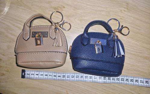 sleutelhanger mini tas tasje blauw / beige 11 x 8 cm tas, Verzamelen, Sleutelhangers, Nieuw, Overige typen, Ophalen of Verzenden