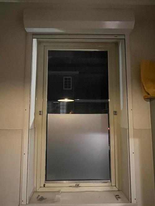 Elektrisch rolluik, Doe-het-zelf en Verbouw, Rolluiken, Zo goed als nieuw, 200 cm of meer, Wit, Elektrische bediening, Ophalen
