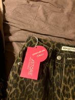 Tall flared leopard broek, Kleding | Dames, Broeken en Pantalons, Bruin, Verzenden, Nieuw, Maat 34 (XS) of kleiner