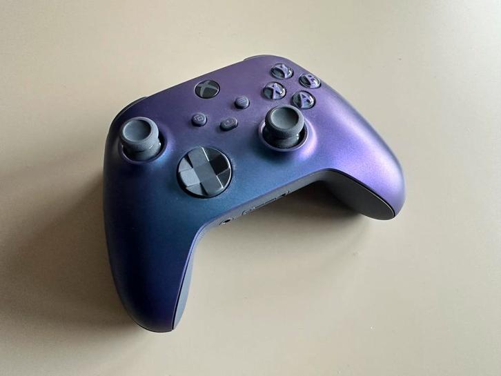 Xbox Wireless Controller – Stellar Shift Special Edition, Spelcomputers en Games, Spelcomputers | Xbox | Accessoires, Zo goed als nieuw