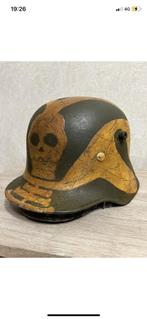 WW1 GERMAN helmet  M17 RARE BATTLE DAMAGE, WWI Relic, Ophalen of Verzenden, Landmacht, Mes of Dolk