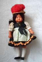 Oud popje. Merk: Emil Schwenk. Klederdracht, Ophalen of Verzenden, Zo goed als nieuw, Pop