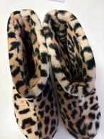 Sloffen, pantoffels maat 42 in tijger print, Ophalen of Verzenden, Zo goed als nieuw, Maat 42/44 (L), Driekwart