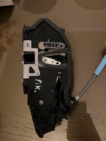 BMW f44 deurslot (LINKS) beschikbaar voor biedingen