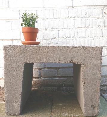 Betonnen U-Block Table,  beschikbaar voor biedingen