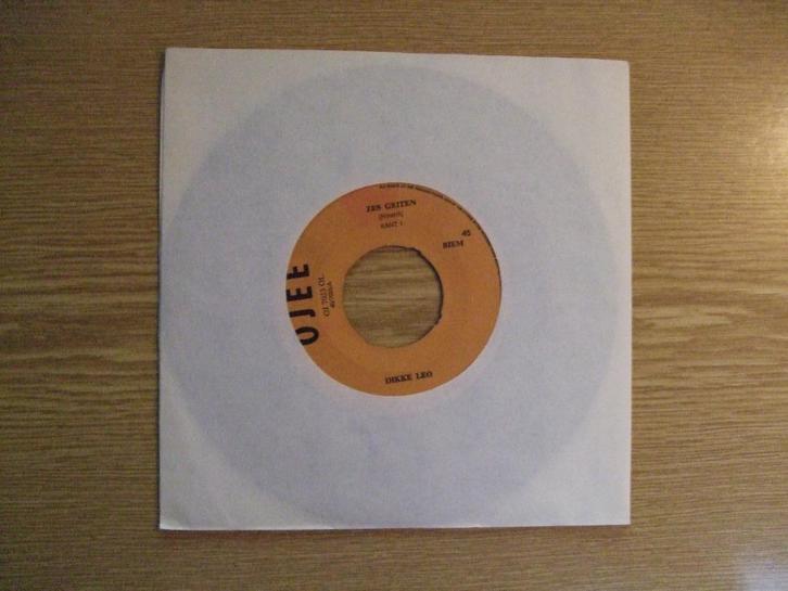 OJEE 7023   DIKKE LEO     ZES GEITEN / HIJ HAD 'N LANGE, Cd's en Dvd's, Vinyl Singles, Gebruikt, Single, Nederlandstalig, 7 inch