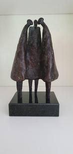 Massief bronzen beeld op marmeren sokkel van Tjikkie Kreuger, Antiek en Kunst, Kunst | Beelden en Houtsnijwerken, Ophalen of Verzenden