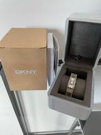 DKNY horloge, zilverkleurig met prachtige details, Sieraden, Tassen en Uiterlijk, Horloges | Dames, DKNY, Staal, Zo goed als nieuw