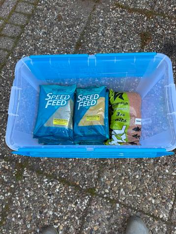 Feeder voer 12 zakken  beschikbaar voor biedingen