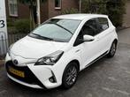 Toyota Yaris 1.5 Hybrid Active (bj 2018, automaat), 12 maanden, Gebruikt, 4 cilinders, Wit