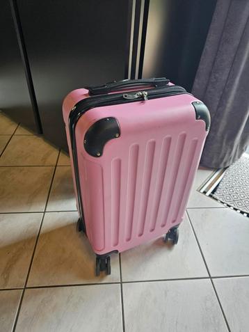 Kleine Roze Koffer met Wieltjes beschikbaar voor biedingen