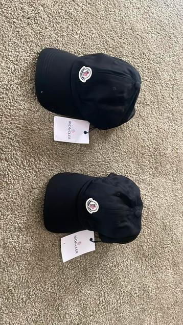 2x moncler petten beschikbaar voor biedingen