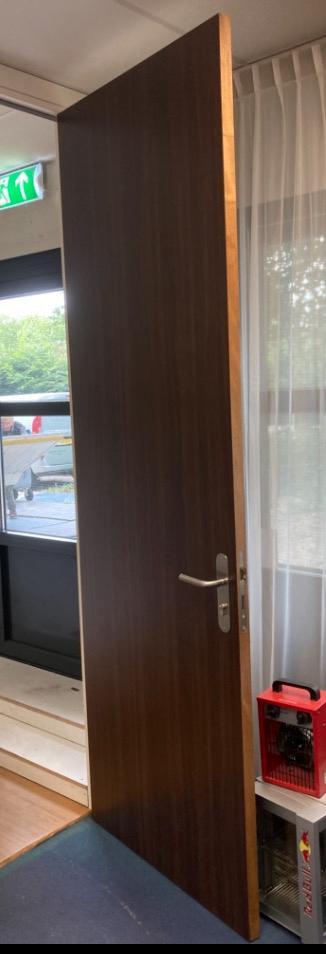 6 hele hoge kwaliteitsdeuren. Hoogte 259cm x 88cm x 4 cm beschikbaar voor biedingen
