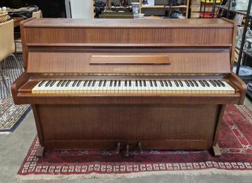 August Förster piano – akoestische staande piano beschikbaar voor biedingen