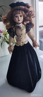 Pop vintage met klederdracht en opgezet haar, Ophalen of Verzenden, Nieuw, Pop