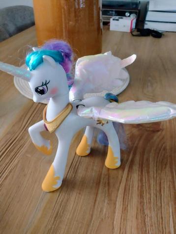 Unicorn met vleugels beschikbaar voor biedingen