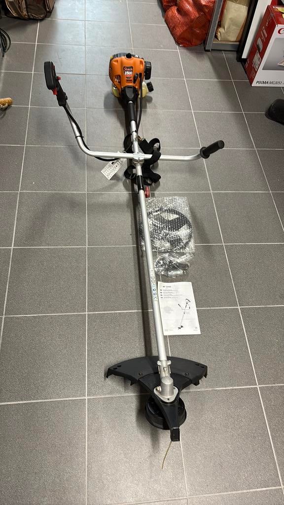 Bosmaaier benzine Shark AT3342 25cc met handvaten en riem, Ophalen of Verzenden, Zo goed als nieuw, 10 tot 30 cm, Benzine