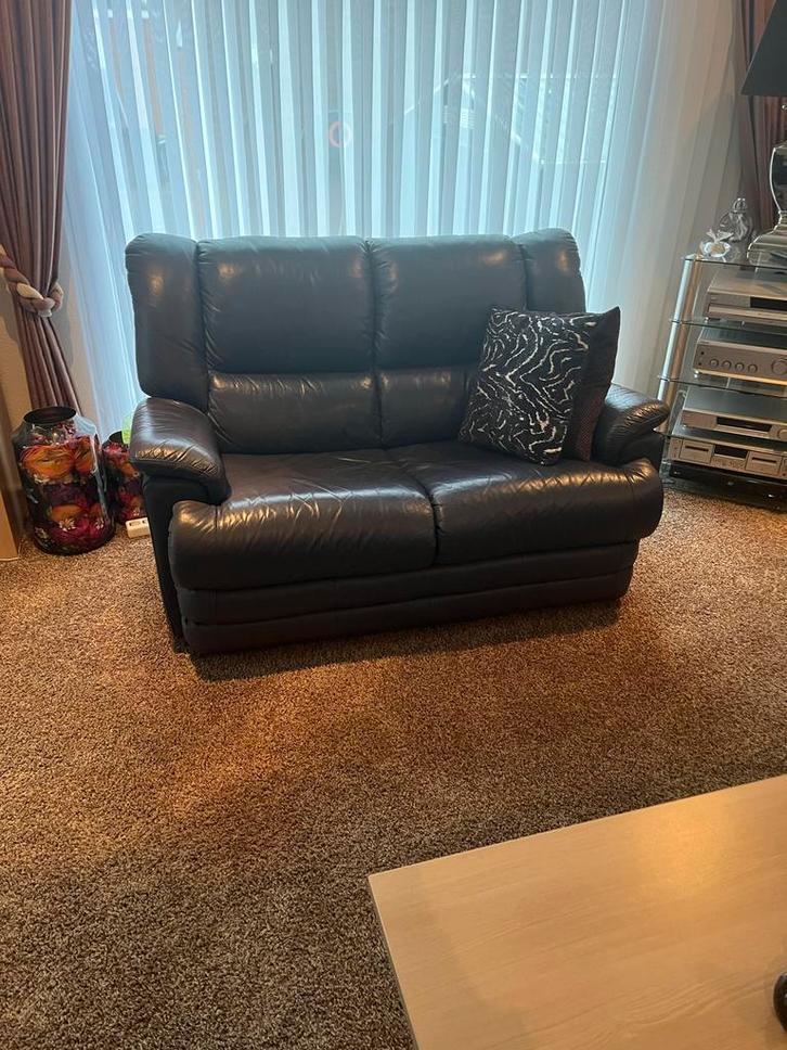 Donkerblauw lederen woonkamer set + eethoek, Huis en Inrichting, Banken | Bankstellen, Gebruikt, Rechte bank, Vierpersoons of meer