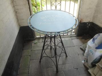 bistrotafeltje lavendelblauw met tekst deg metaal beschikbaar voor biedingen