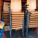 28 x vintage kerkstoelen school kantine partij stoelen, Huis en Inrichting, Stoelen, Ophalen, Gebruikt, Bruin, Vijf, Zes of meer stoelen