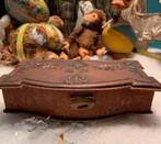 Vintage Snoepdoos candycontainer sieradendoos  Bloemenreliëf, Antiek en Kunst, Ophalen of Verzenden