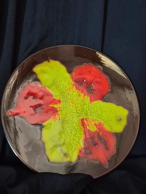 Grote fat lava schaal. Bruin met fellere kleuren. 30cm, Antiek en Kunst, Antiek | Keramiek en Aardewerk, Ophalen of Verzenden