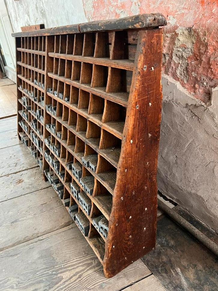 ZELDZAAM - 128 Vakjes Antieke Houten VAKKENKAST VAKJESKAST, Antiek en Kunst, Antiek | Woonaccessoires, Ophalen