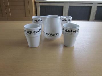 1 melkkan D11cm H12,5cm + 5 bekers D7,5cm H10cm 0,25 liter beschikbaar voor biedingen