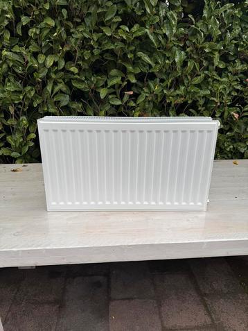 Radiator in nieuwstaat 70x40x10 beschikbaar voor biedingen