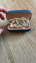 Oortjes met bewaar doosje, Ophalen of Verzenden, Zo goed als nieuw