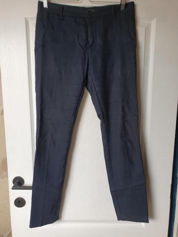Donkerblauwe Hugo Boss pantalon maat 46 beschikbaar voor biedingen