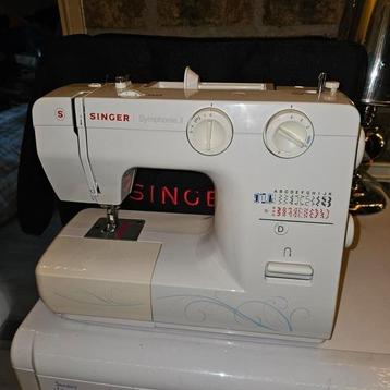 2 Singer naaimachines met werk beschikbaar voor biedingen