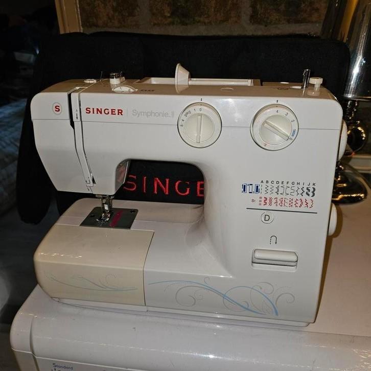 2 Singer naaimachines met werk, Hobby en Vrije tijd, Naaimachines en Toebehoren, Naaimachine, Singer, Ophalen of Verzenden