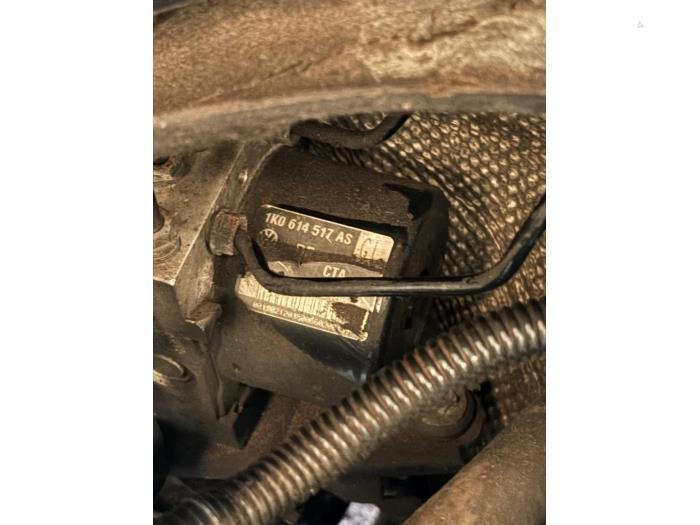 ABS Pomp van een Volkswagen Golf, Auto-onderdelen, Elektronica en Kabels, Volkswagen, Gebruikt, 3 maanden garantie