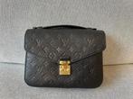 Authentic Louis Vuitton Pochette Metis black leather, Sieraden, Tassen en Uiterlijk, Tassen | Damestassen, Ophalen, Zo goed als nieuw