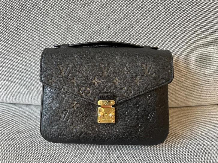 Authentic Louis Vuitton Pochette Metis black leather, Sieraden, Tassen en Uiterlijk, Tassen | Damestassen, Zo goed als nieuw, Schoudertasje