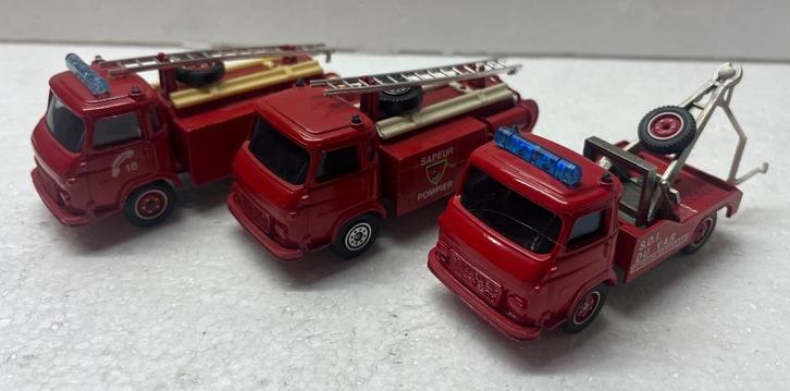 Solido 1:50 , Renault - Saviem Brandweer , 3  uitvoeringen., Hobby en Vrije tijd, Modelauto's | 1:50, Zo goed als nieuw, Auto