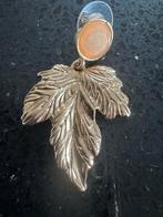 Goudkleurige Blad Oorbellen - Nieuw!, Ophalen of Verzenden, Nieuw, Goud, Hangers
