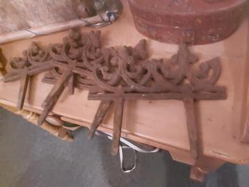 4 antieke sierlijke bloemperk stekers beschikbaar voor biedingen