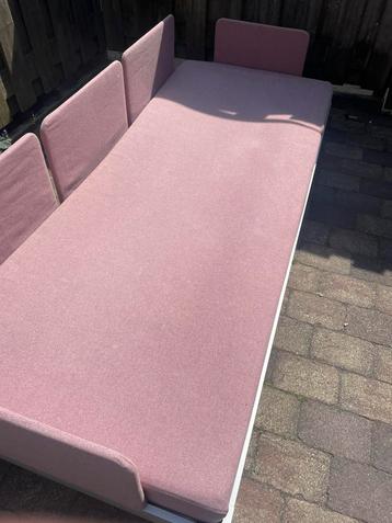 Slaapbank kleur roze beschikbaar voor biedingen