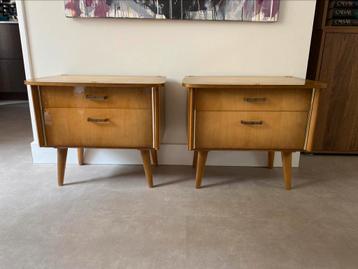 2x Mid Century Vintage Nachtkastje beschikbaar voor biedingen