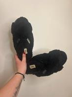 Fluffy dames slippers merk Ugg maat 41, Kleding | Dames, Schoenen, Slippers, UGG, Zwart, Ophalen of Verzenden