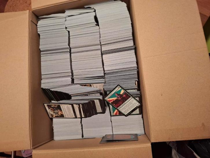 Flinke doos magic bulk (common/uncommon) 5.5k kaarten, Hobby en Vrije tijd, Verzamelkaartspellen | Magic the Gathering, Zo goed als nieuw