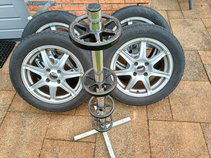 Winterbanden 205/55 R16 op velg - Peugeot, Ford, Volvo, Opel, Auto-onderdelen, Banden en Velgen, Banden en Velgen, Winterbanden