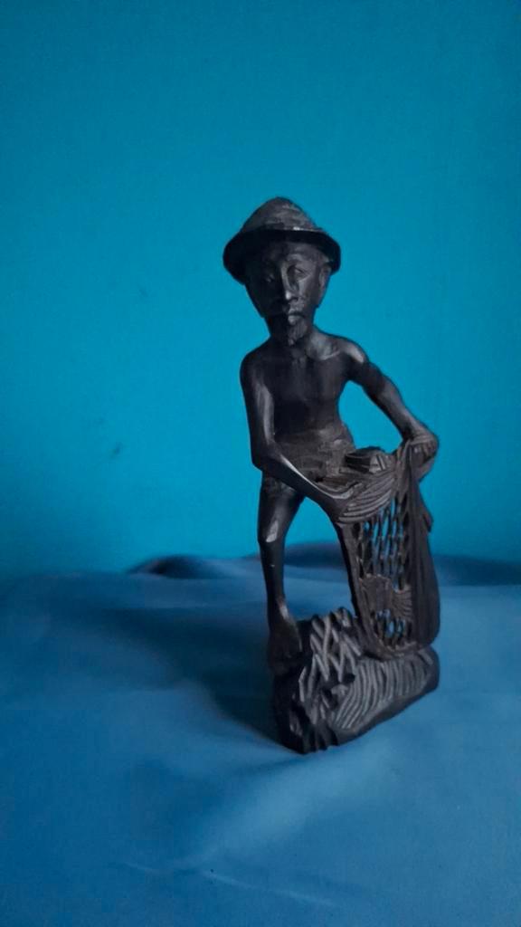 Houten beeldje van visser, Antiek en Kunst, Kunst | Beelden en Houtsnijwerken, Ophalen of Verzenden