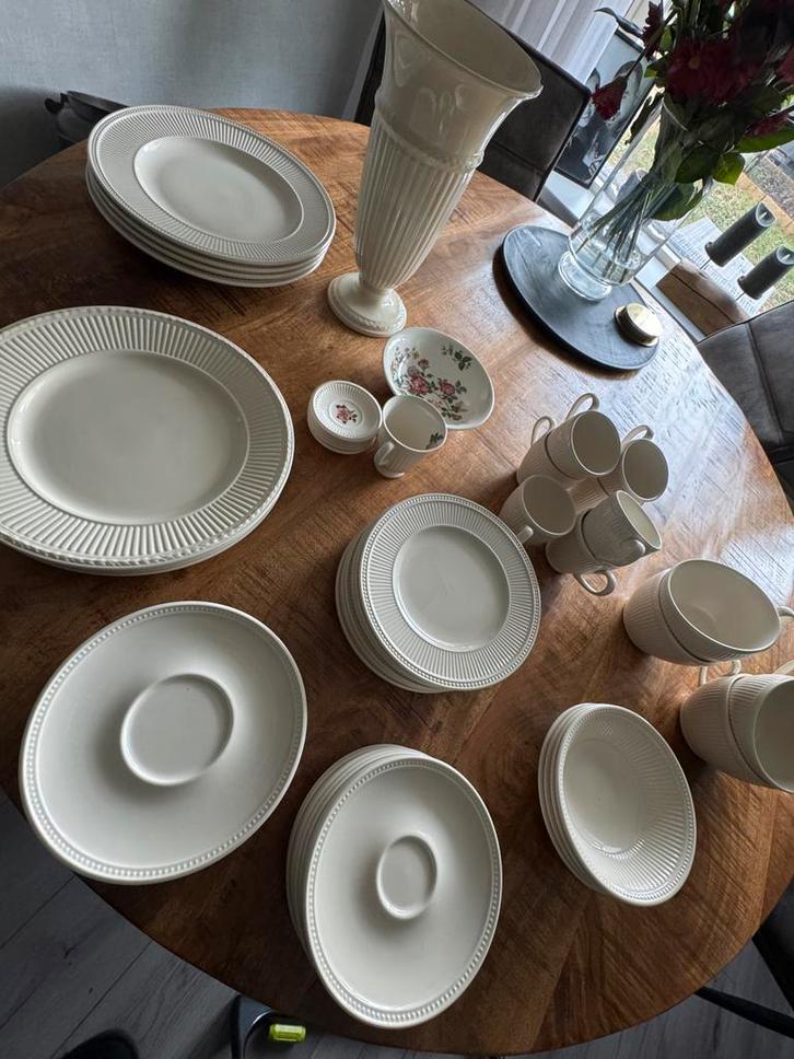 WEDGWOOD SERVIES COMPLETE SET., Antiek en Kunst, Antiek | Servies compleet, Ophalen