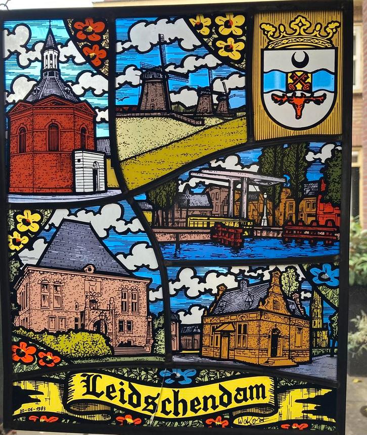 Raamhanger Glas in Lood Leidschendam gesigneerd gedateerd, Antiek en Kunst, Curiosa en Brocante, Verzenden